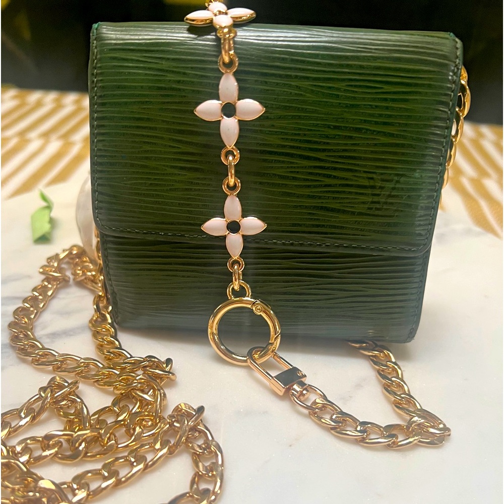 Gold chain with extension